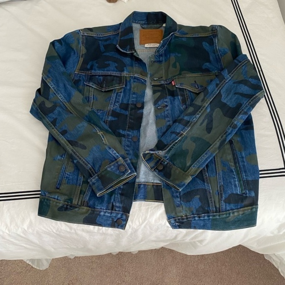 Levi Strauss- Denim Painted Camo “Trucker” Jacket - Picture 4 of 6